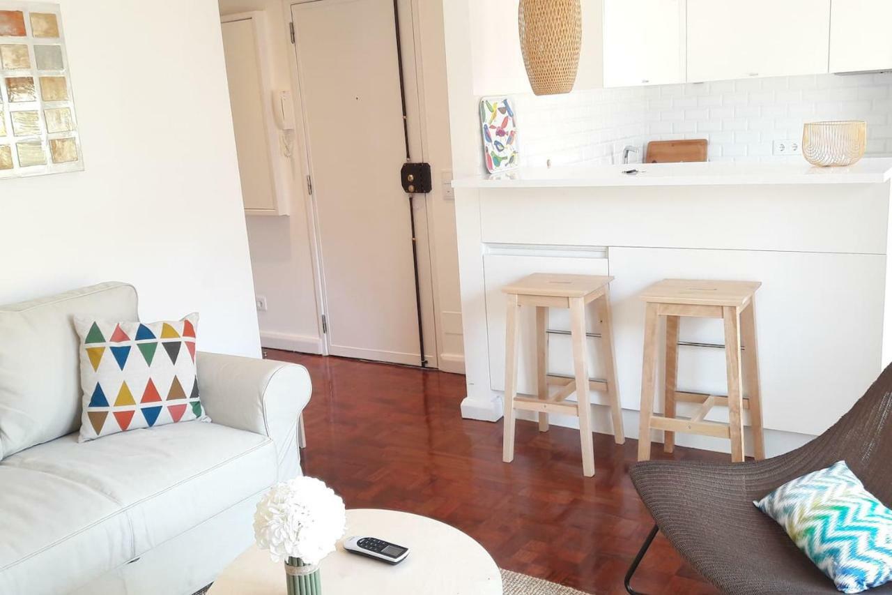 Modern Cosy Flat With Terrace In Campo De Ourique. Appartement Lissabon Buitenkant foto